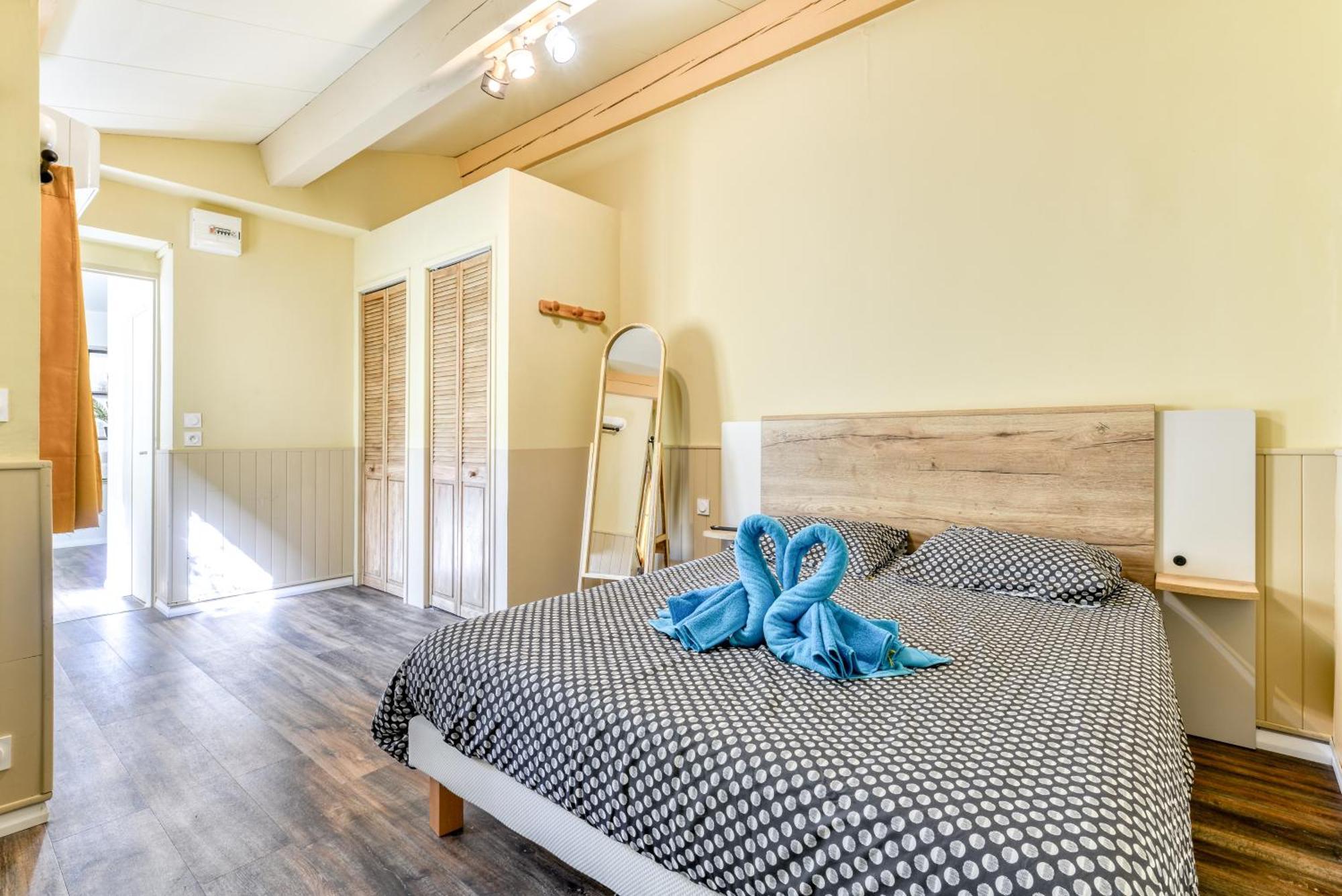 Cote Palais Avec Climatisation - Fibre & Netflix - Spacieux En Rez-De-Chaussee การ์กาซอน ภายนอก รูปภาพ