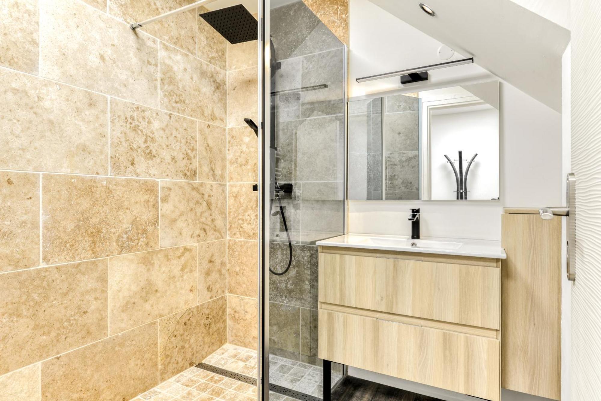 Cote Palais Avec Climatisation - Fibre & Netflix - Spacieux En Rez-De-Chaussee การ์กาซอน ภายนอก รูปภาพ
